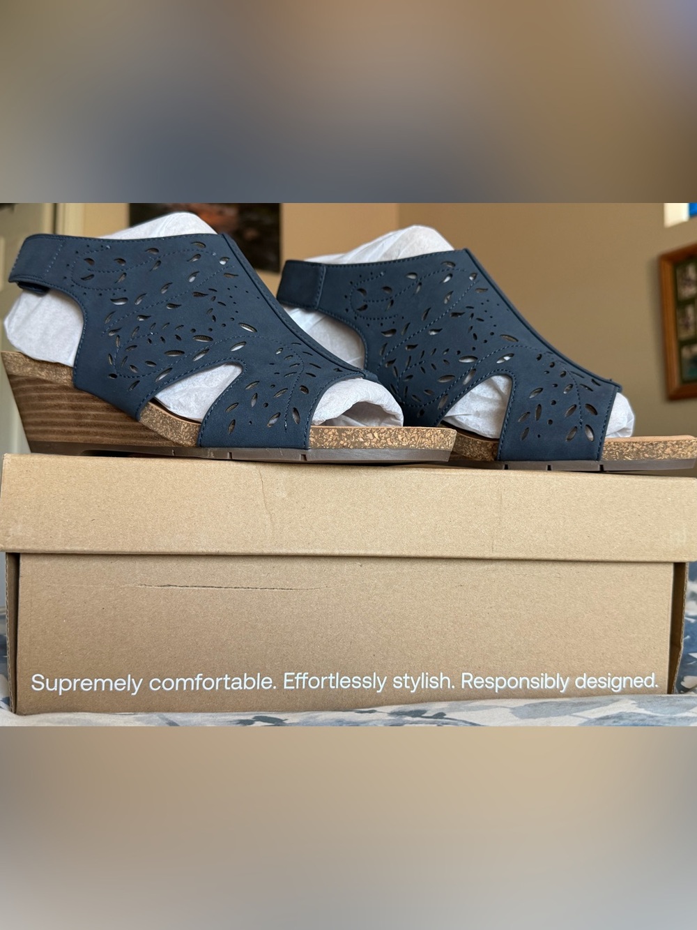 Earth Halin Laser Cut Wedge Sandals Hook and Loop Comfort Dark Blue 10 Wide NEW